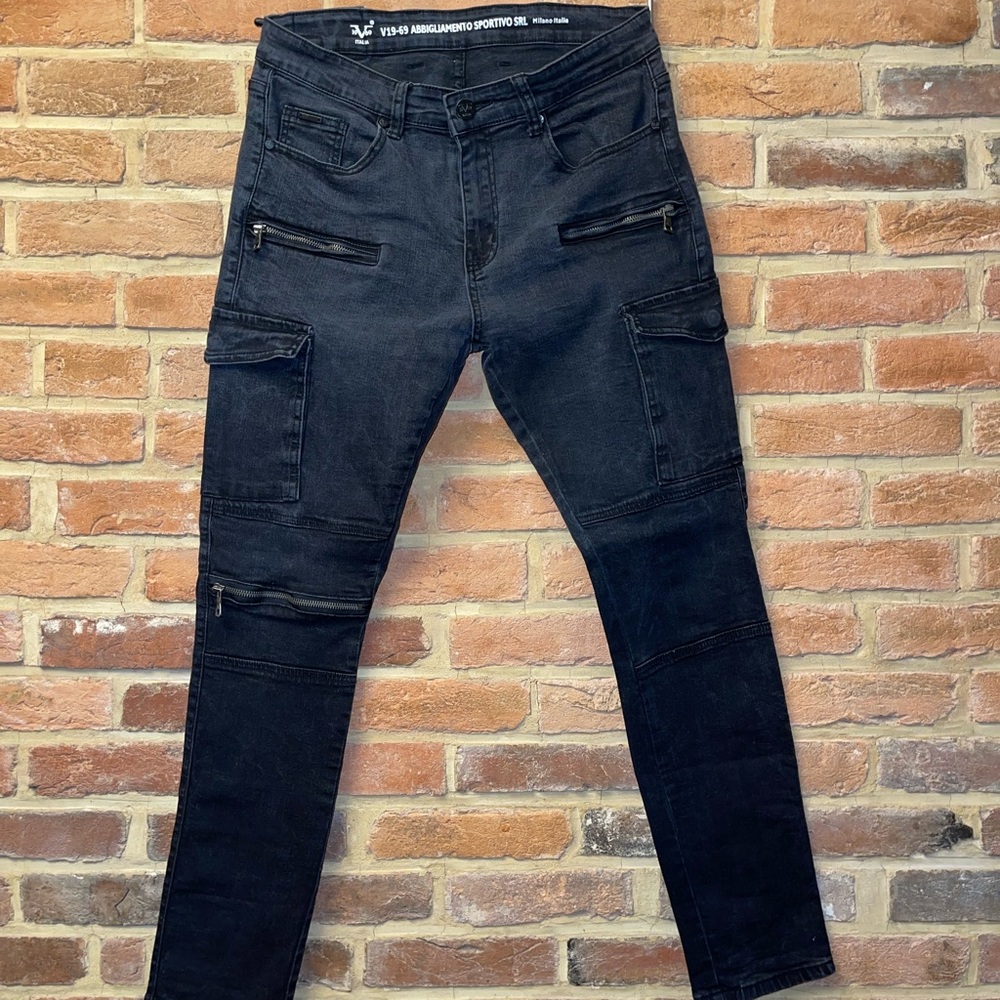 Black skinny jeans with zipper detailing